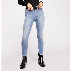 Free People Crvy light wash skinny jeans